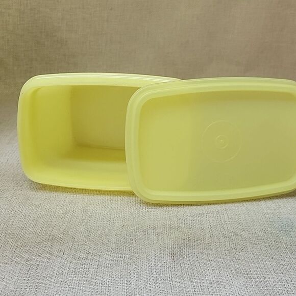 2 Tupperware Containers Yellow - Picture 6 of 7